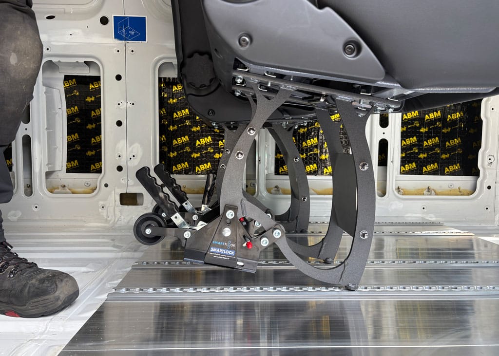 RDW goedgekeurde extra zitplaatsen camper met flexibel, demonteerbaar onderstel van Smartfloor