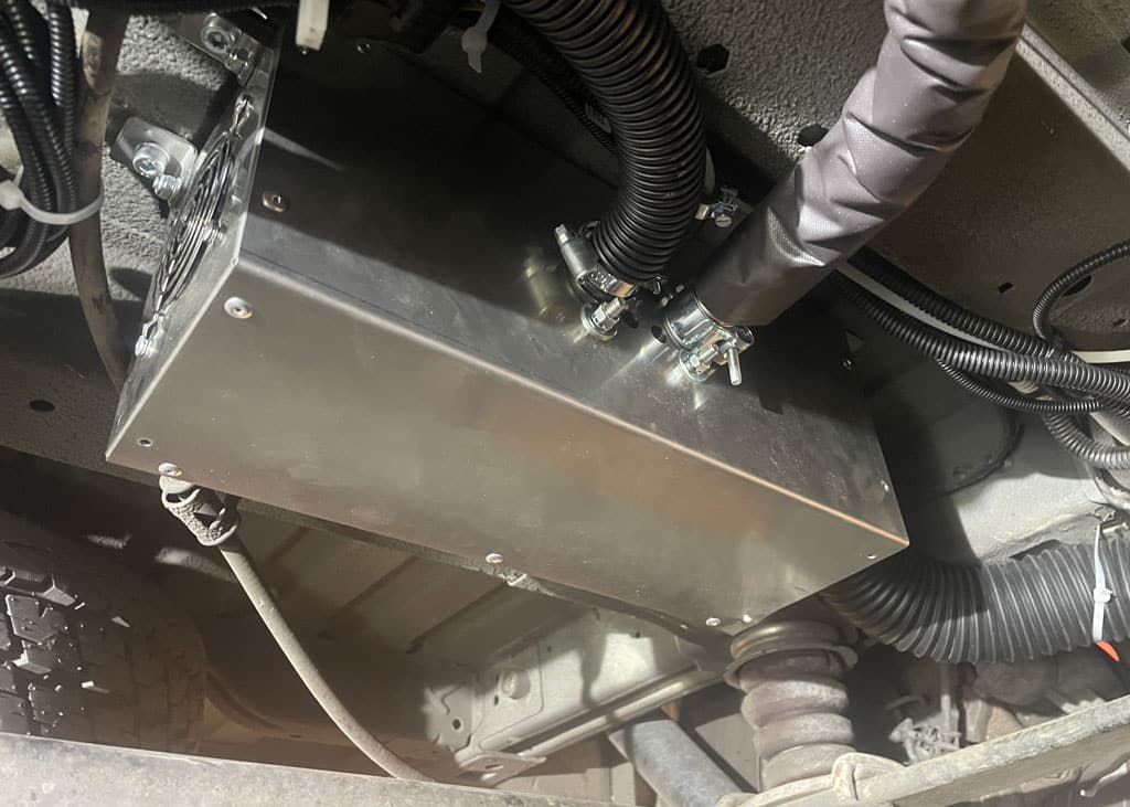 Standkachel Autoterm onder de bus inbouwen